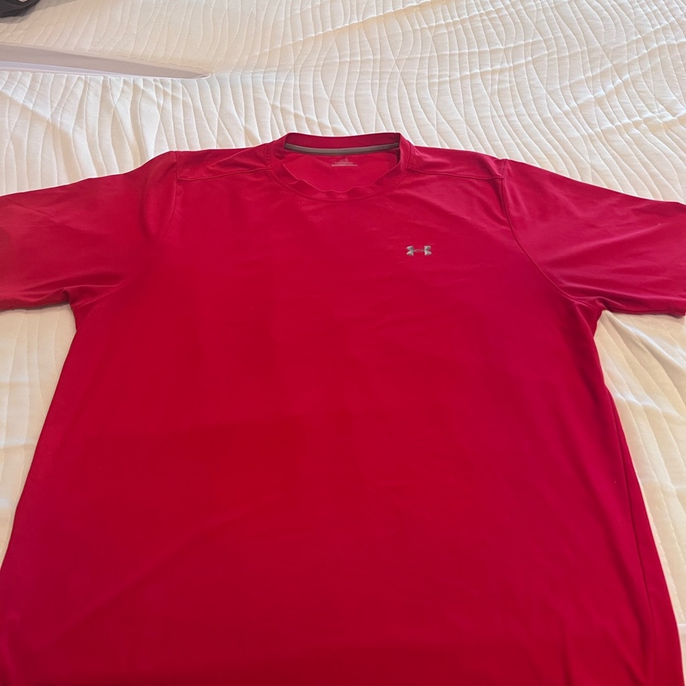 Men’s XL Under Armour red athletic t-shirt